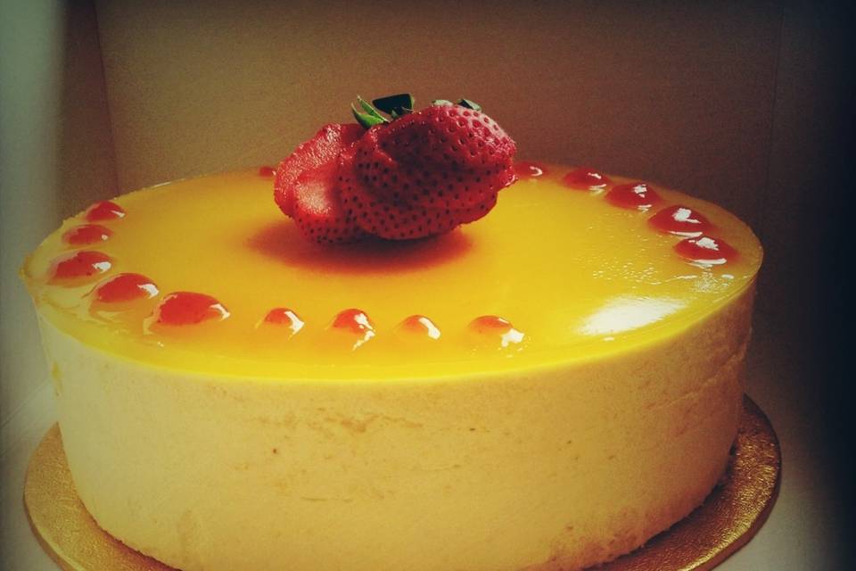 Mango mousse cake