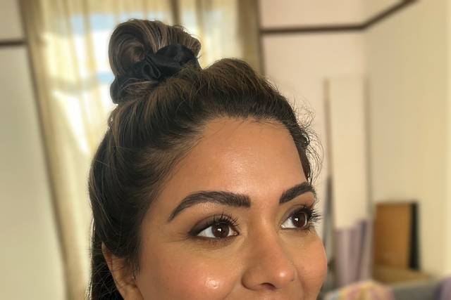 Glowing glam bridal makeup