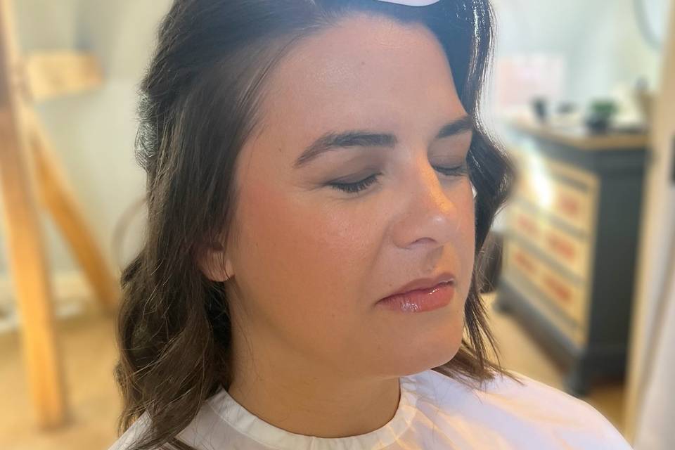 Soft bridesmaid makeup