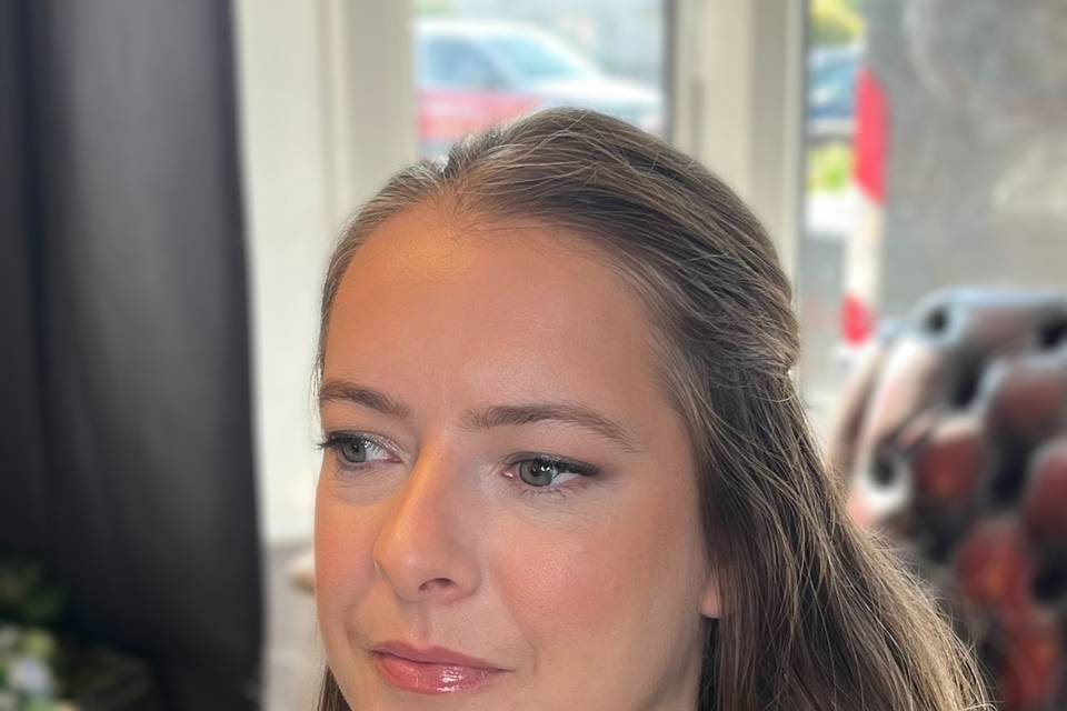 Natural bridal glam