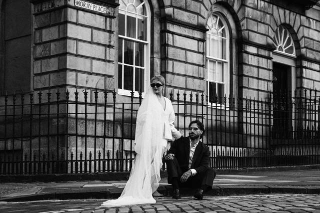 Bride and groom Edinburgh elop
