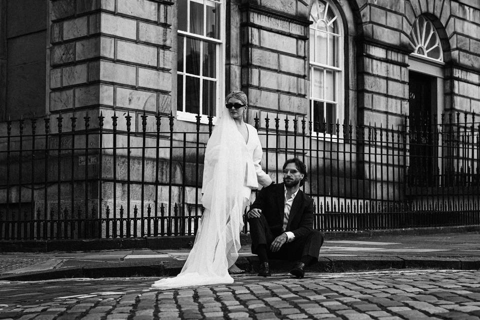 Bride and groom Edinburgh elop