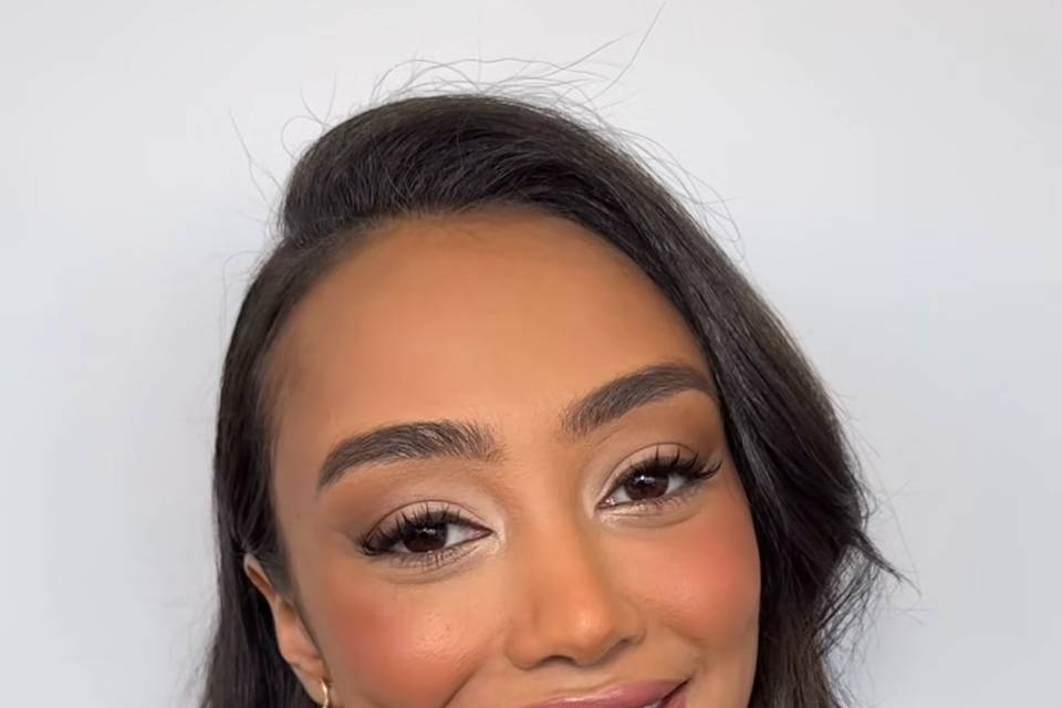 Classic full glam make-up