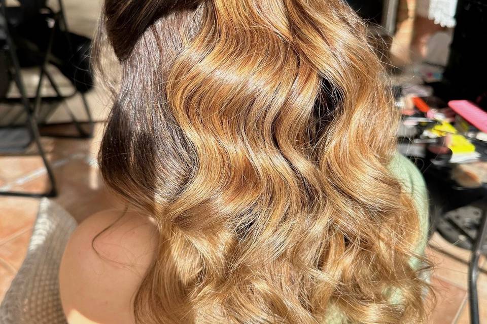 Blonde waves - half twist