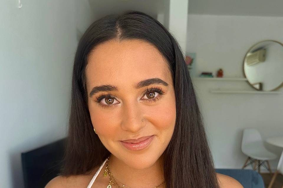 Shimmer eyes & nude lips