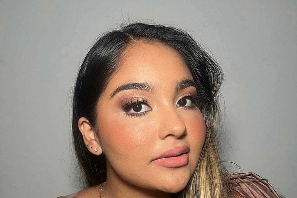 Soft glam make-up - nude