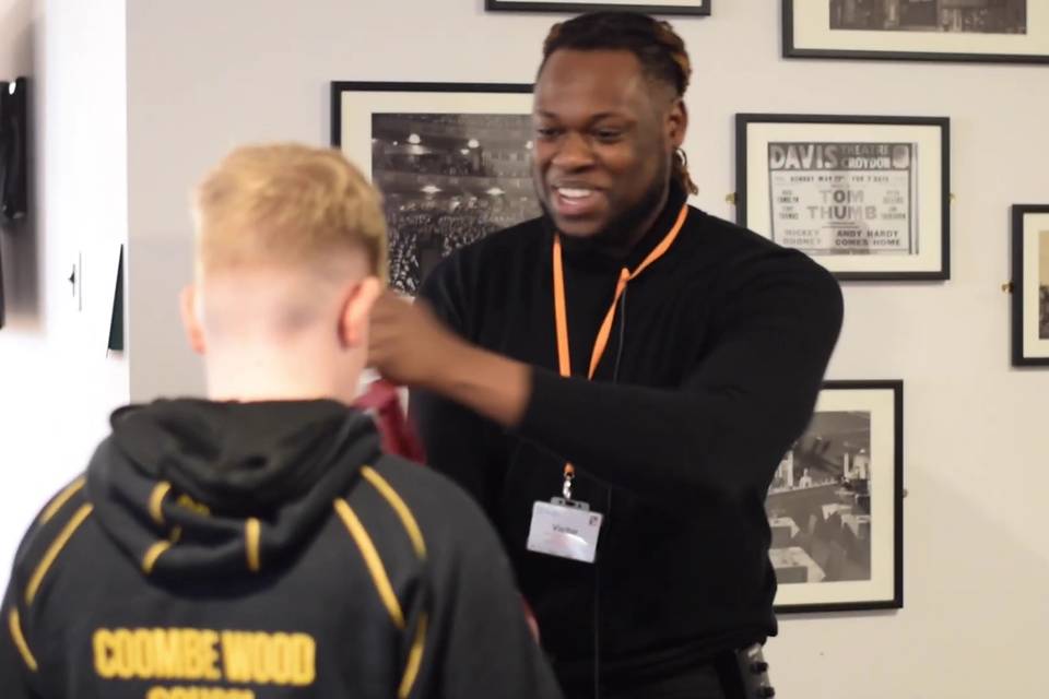 Wedding violinist teaches