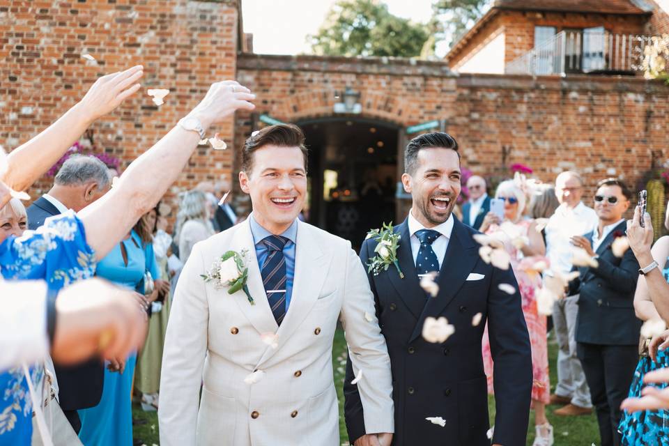 Confetti throw