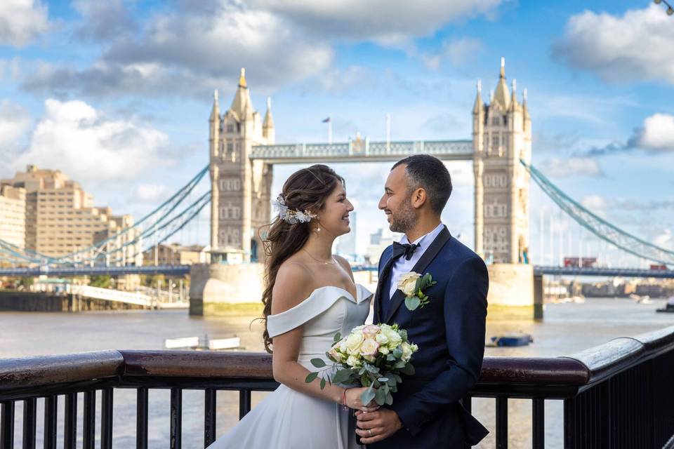 Wedding couple at Tower Bridge