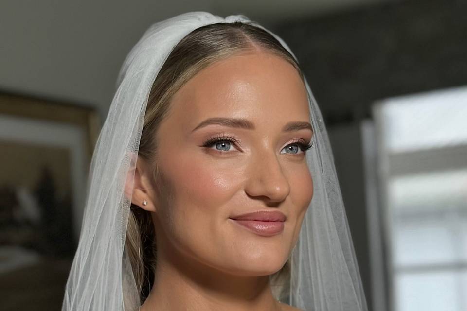 Flawless wedding look