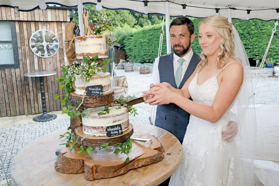 Wedding cake is included