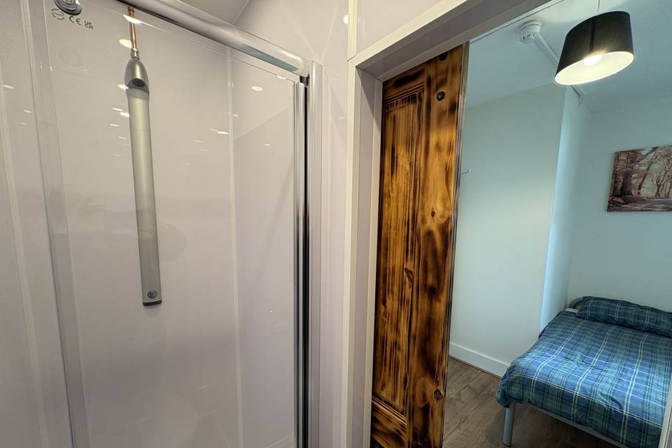 Room 7 ensuite
