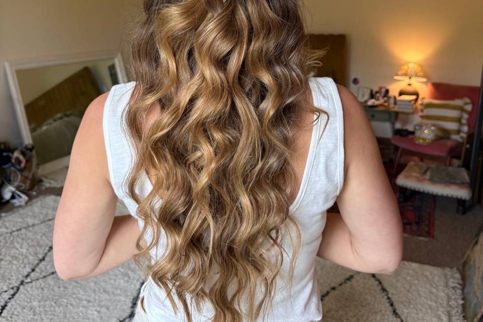 Natural waves with twists
