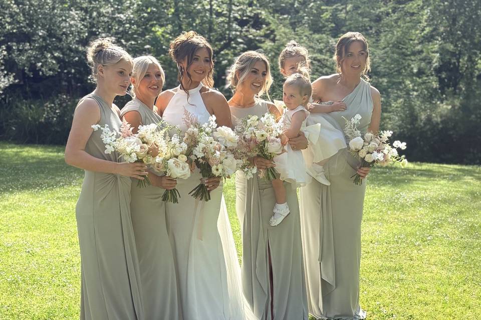Bride & bridesmaids @Chycara