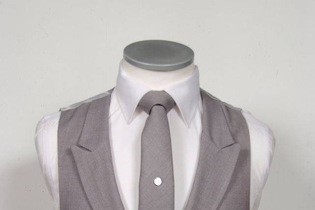 Vintage look with matching tie