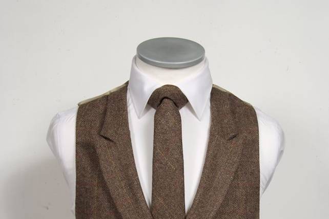 Vintage look with matching tie