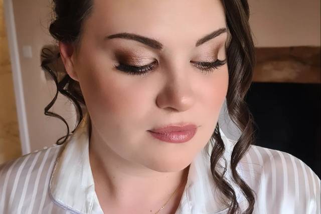 Hollywood Trained Pro Hair and Makeup Artist