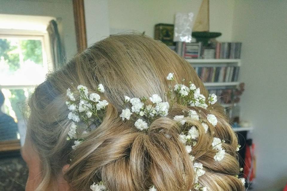 Gypsophilia hair up do