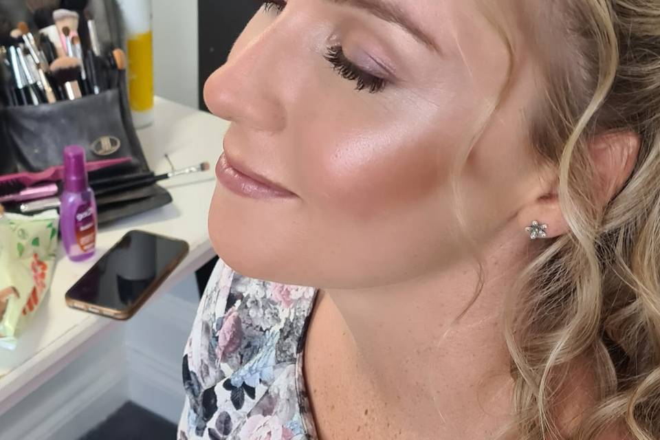 Natural glowy makeup