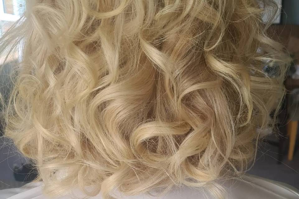 Bridal hair down curled