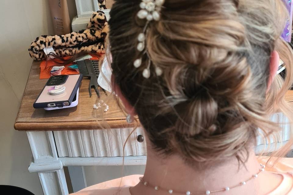 Bridesmaids knotted messy updo