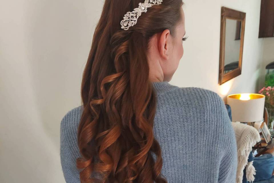 Bridal curled hair down