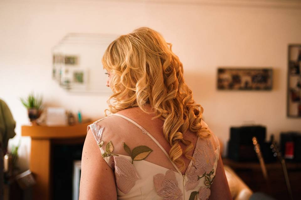 Mother of bride hair down curl