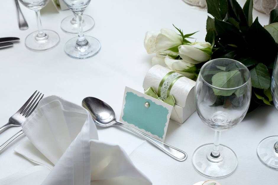 Timeless table whites