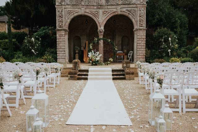 Aisle Decor