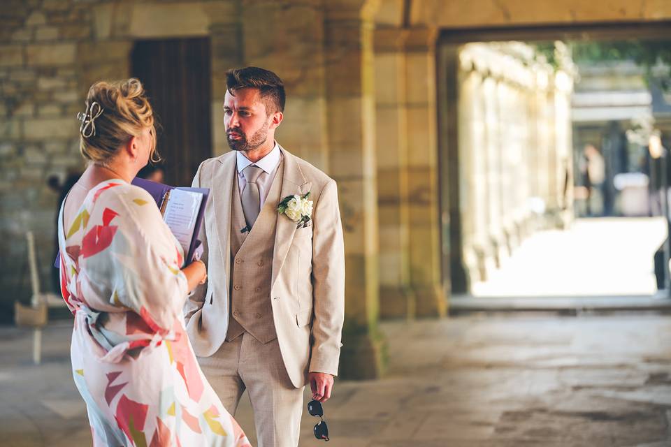 Calming a groom