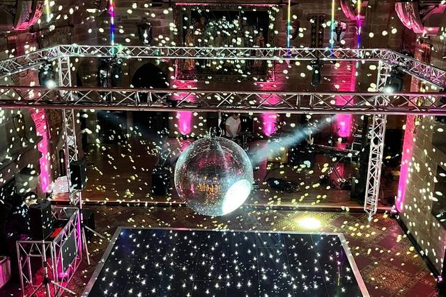 Mirror ball truss set up