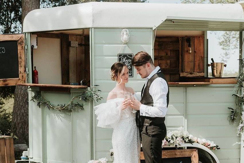 Mobile Bar Services - Wedding Suppliers Hitchedcouk