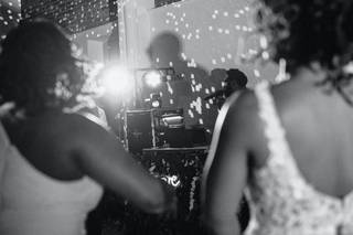Maxwell Productions - Wedding DJ & Entertainment