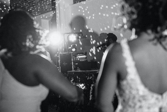 Maxwell Productions - Wedding DJ & Entertainment