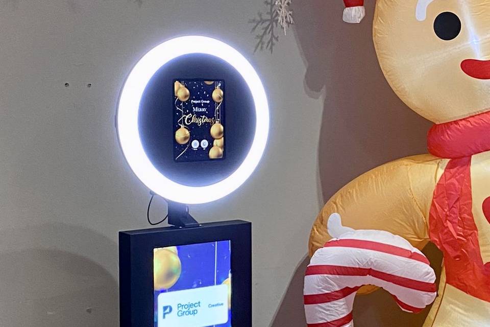 Custom LCD Selfie Mirror/pod