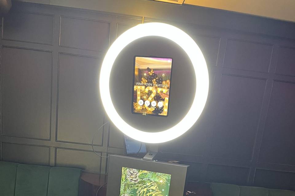 Custom LCD Selfie Mirror/pod