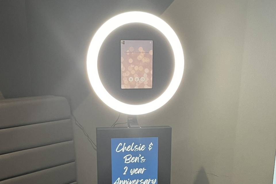 Custom LCD Selfie Mirror/pod