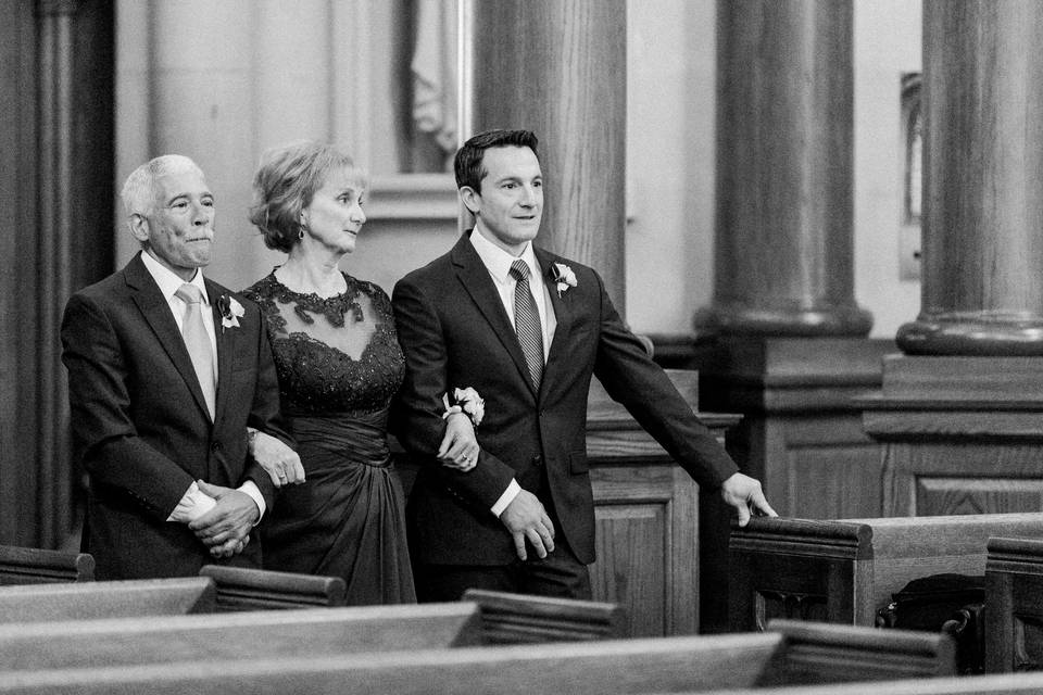 Groom seeing bride for first t