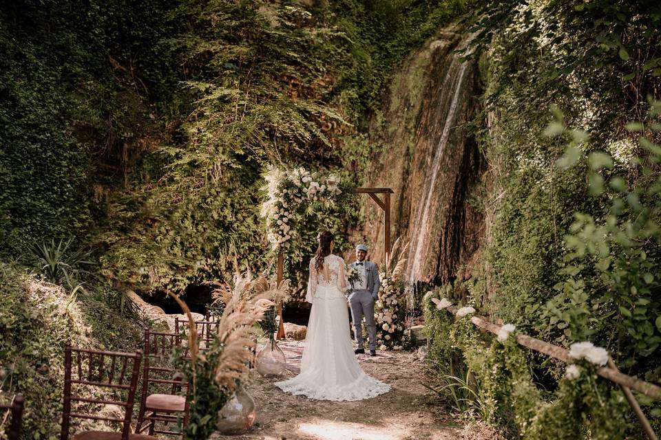 Newlyweds at the waterfall