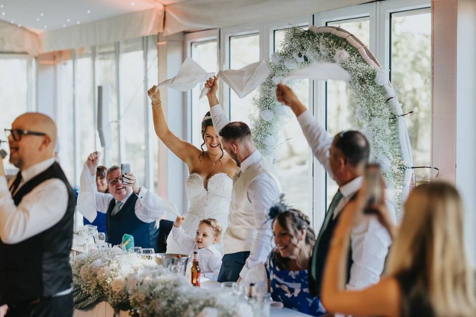 Swinging napkins