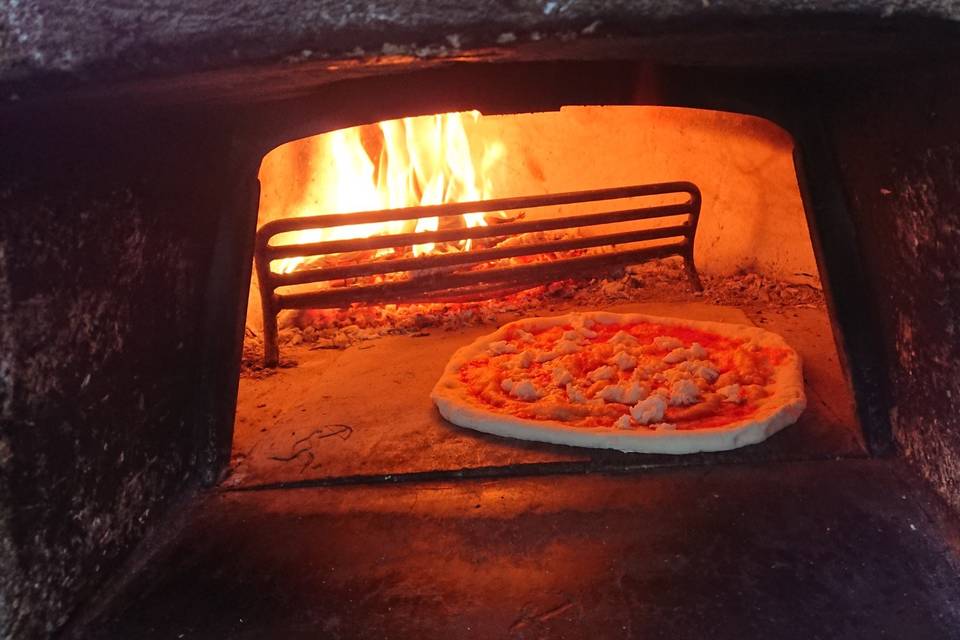 food safari wood fired pizza