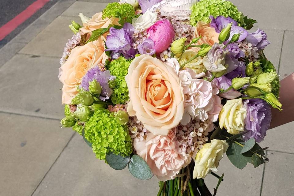 Soft pastels brides bouquet