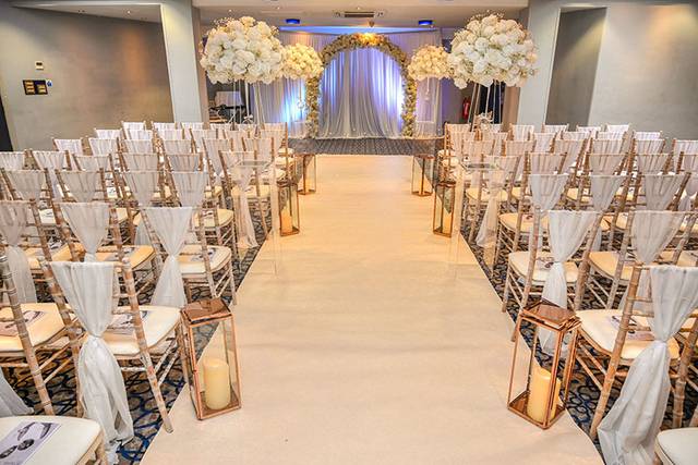 White & Rose Gold Aisle