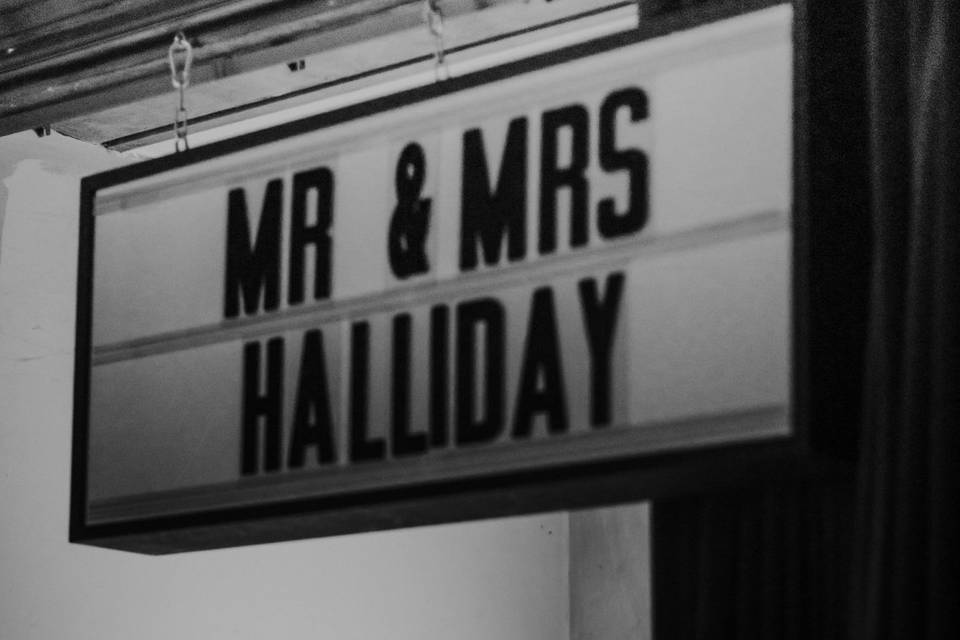 Mr&Mrs Halliday