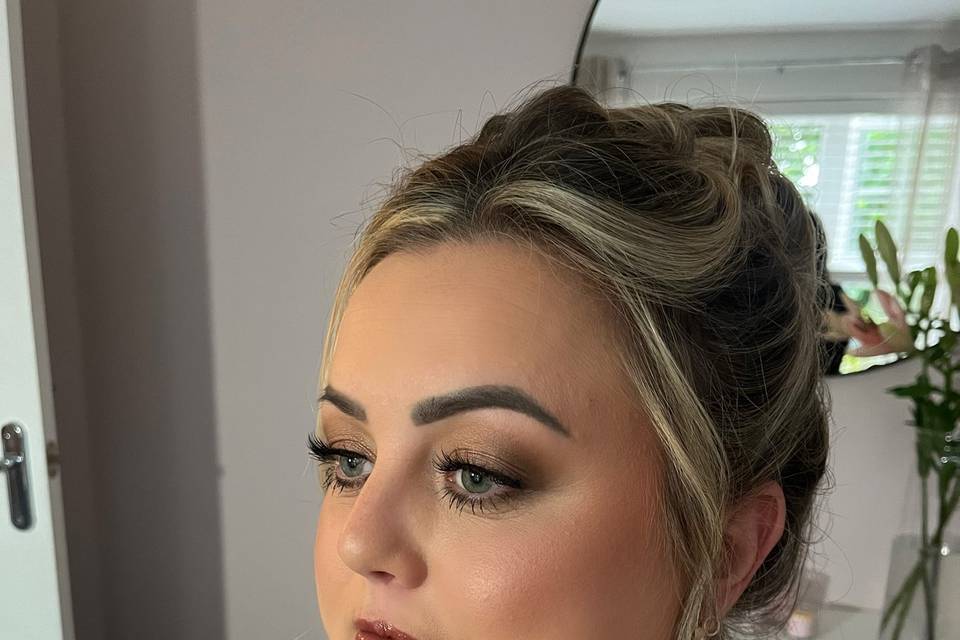 Stunning wedding guest