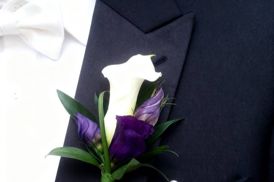 Calla liy and lizzianthus
