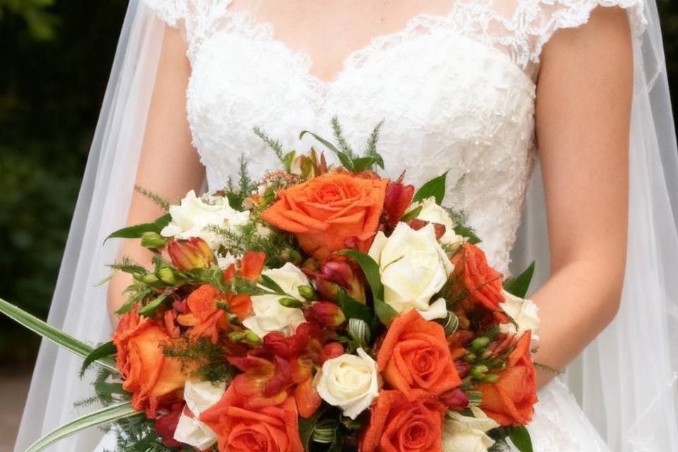 Roses Freesia Hand tied