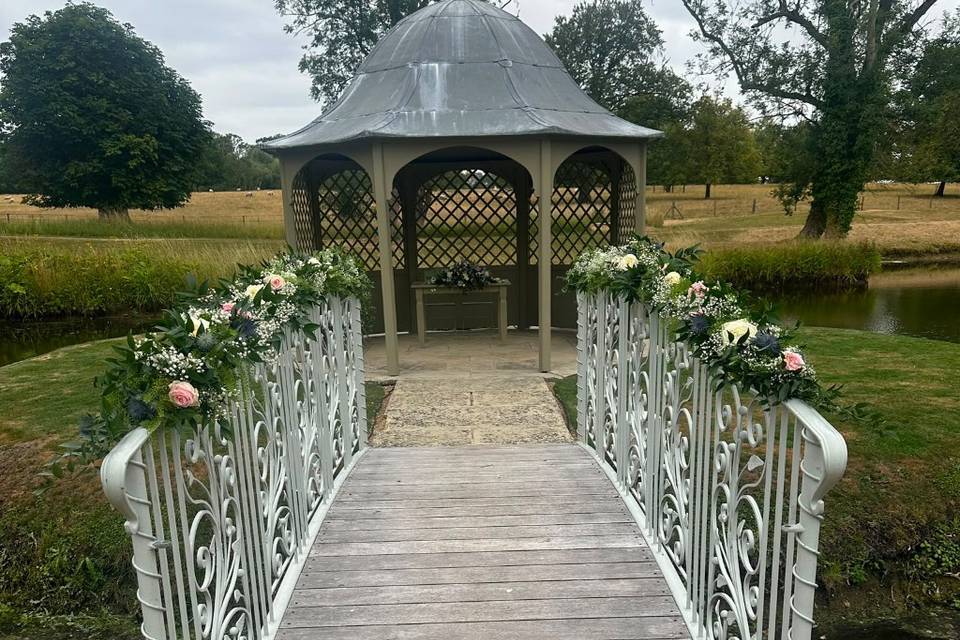 Rose & Gyp Garland