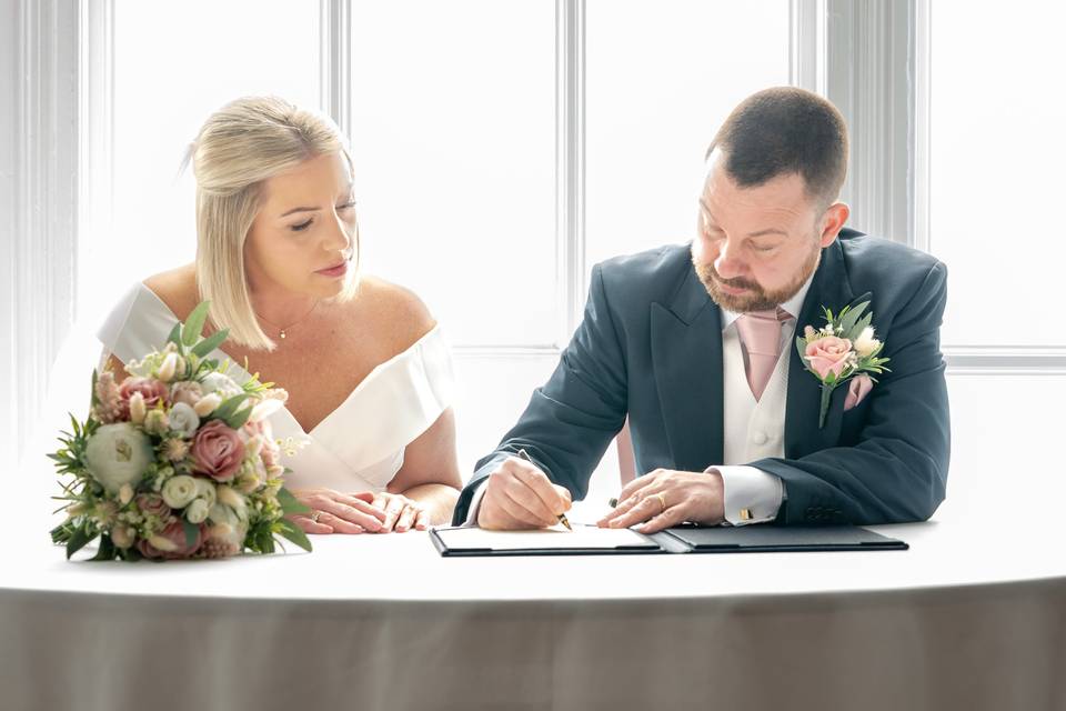 Staged signing