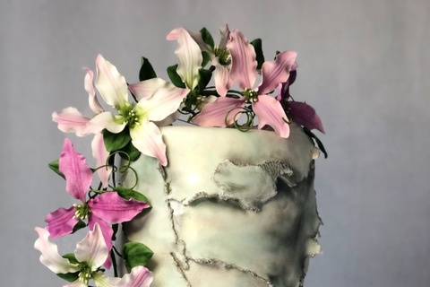 Rustic wildflower cake